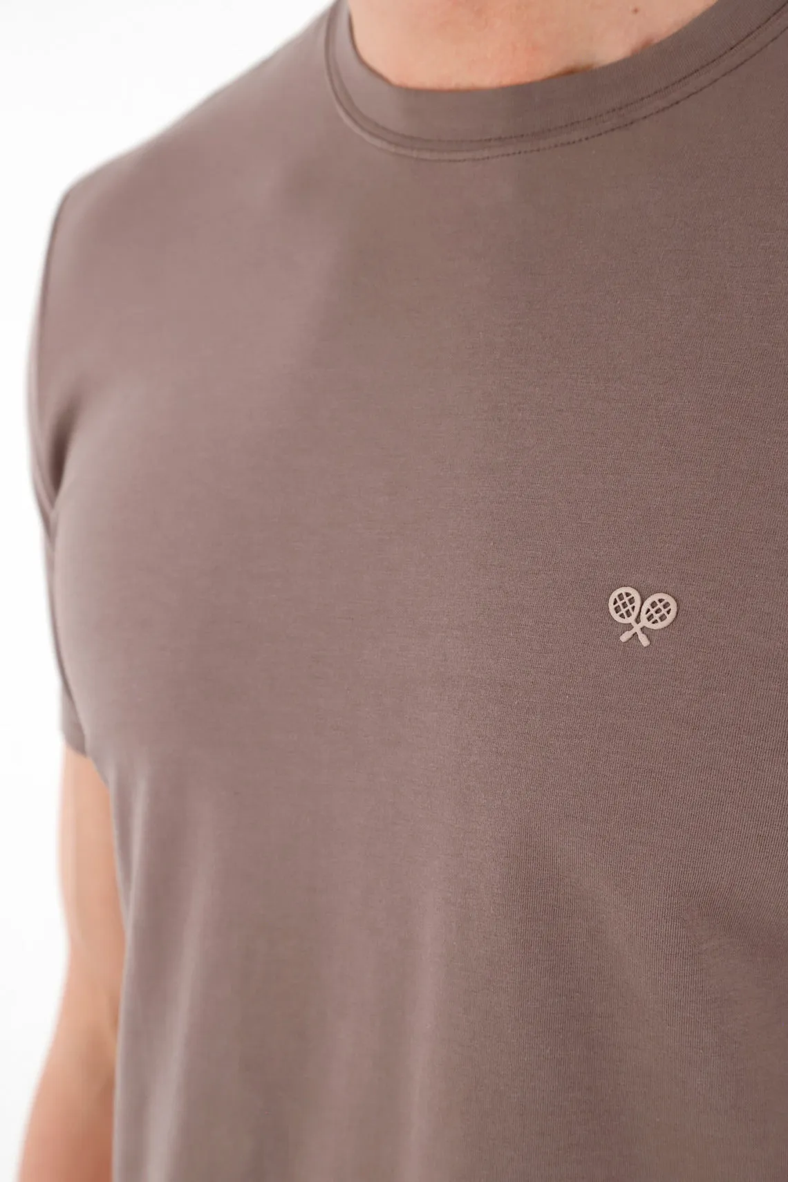 Camiseta café cuello redondo para hombre