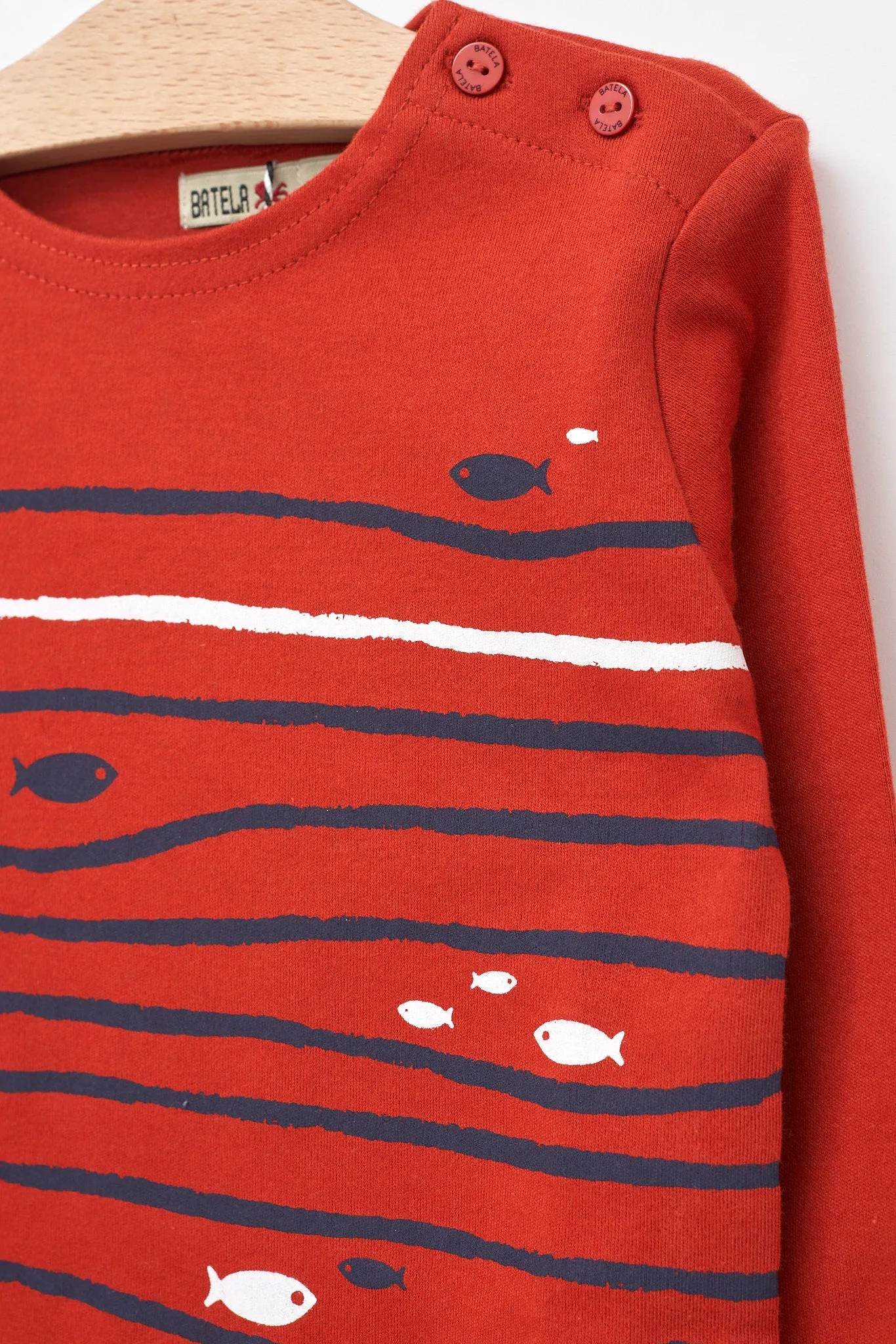Camiseta de manga larga con peces y olas B2302