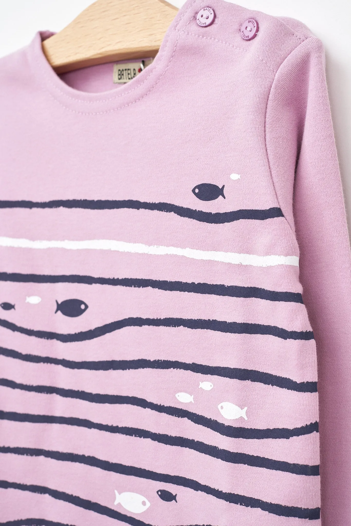Camiseta de manga larga con peces y olas B2302