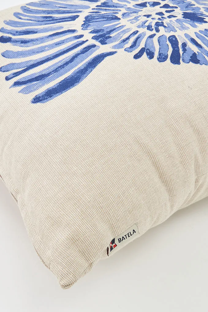 Cojín en algodón con caracola azul estampada