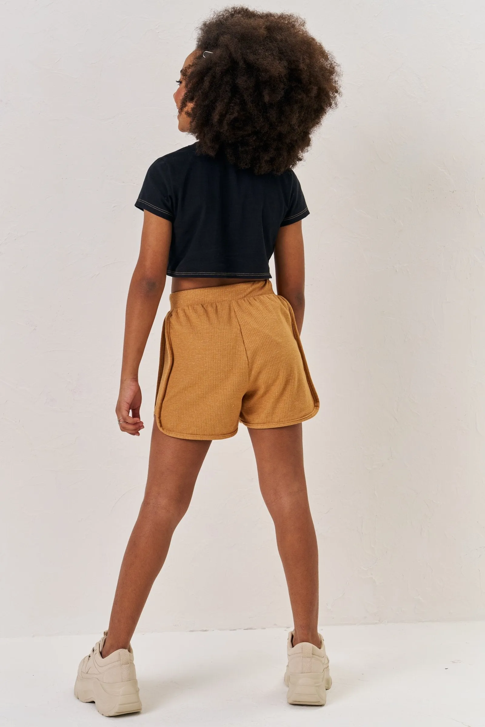 Conjunto de Blusa Top Cropped em Meia Malha e Shorts Cintura Alta em Canelado Maui 74718 Vic&Vicky