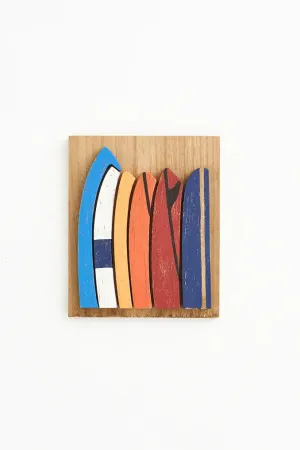 Cuadro de madera con tablas de surf