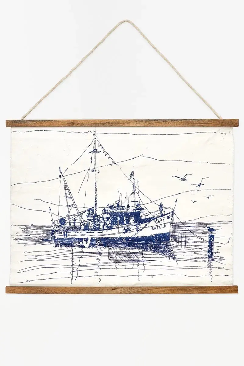 Lámina de tela y madera para colgar con barco pesquero - D6760