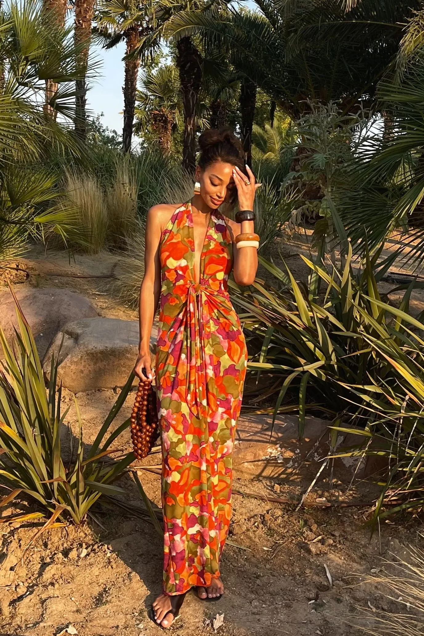 VESTIDO COMPRIDO DE MALHA COM PADRÃO MULTICOLOR